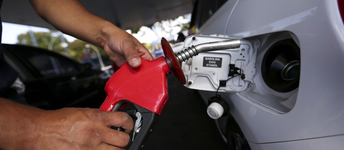 Postos de combustíveis de Maringá são vistoriados pelo Procon