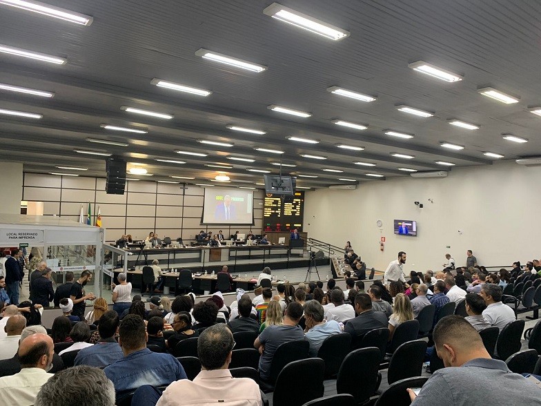 Votação de projeto que cria feriado em Maringá é adiada por três sessões