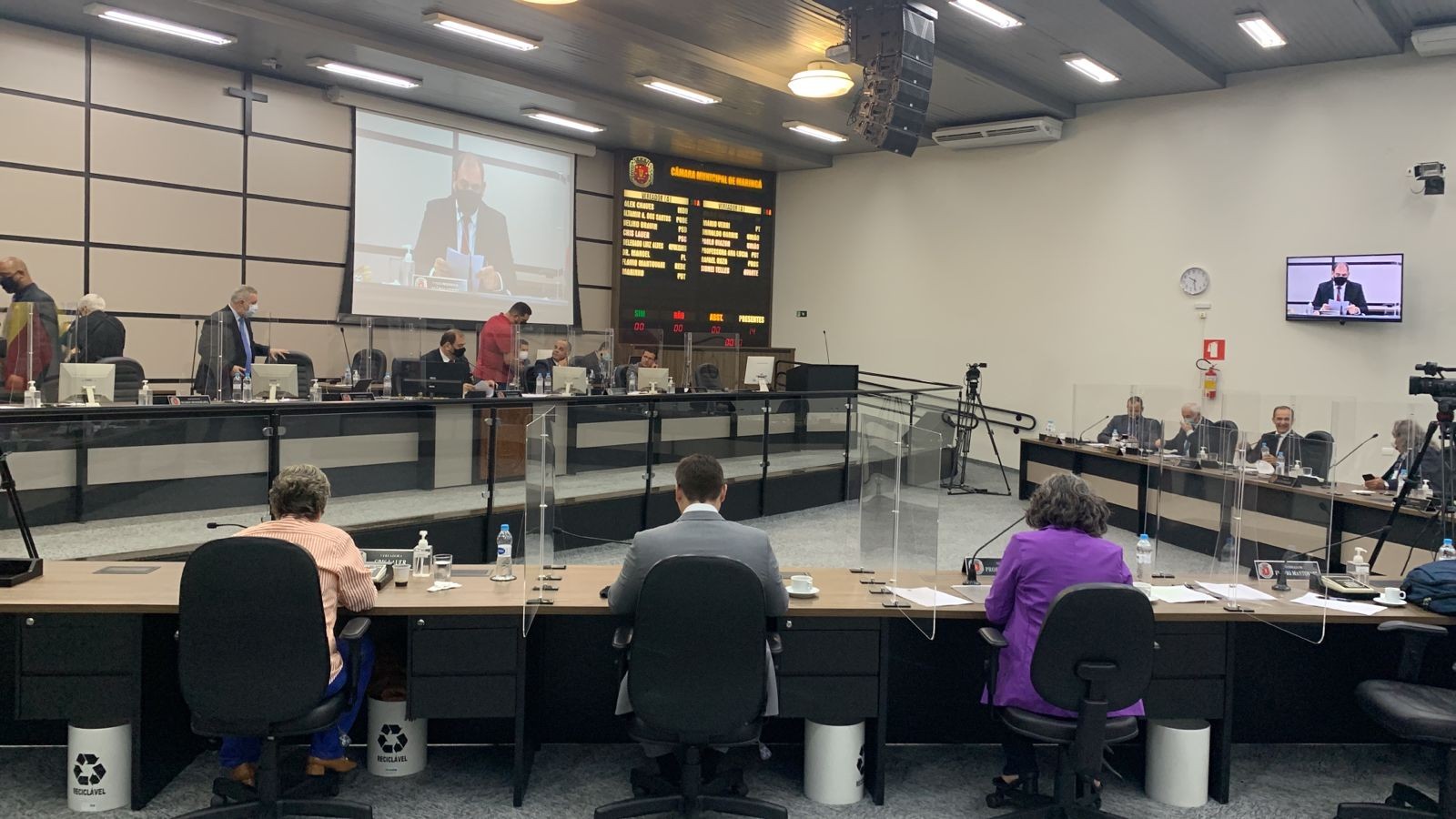 Projeto que proíbe exigência do passaporte da vacina em Maringá é rejeitado na CCJ