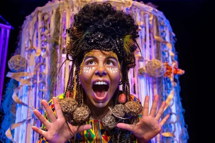 Espetáculo aborda identidade e empoderamento nesta terça (8)