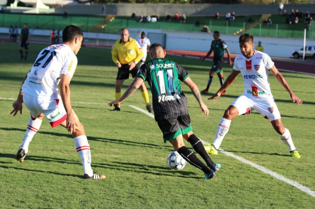 Maringá FC vence o Linense por 2 a 1