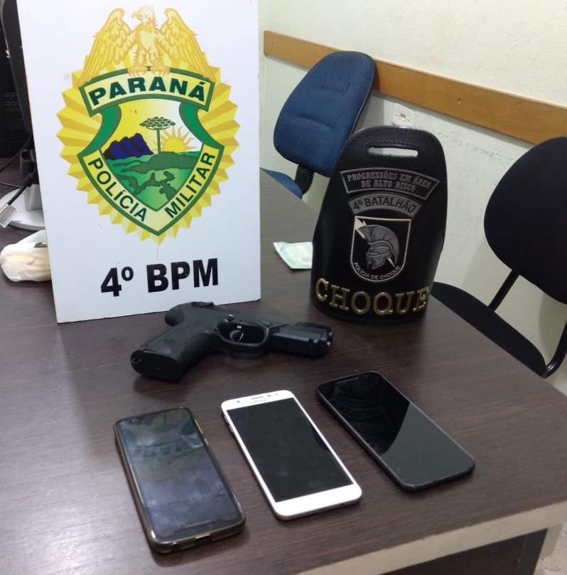 Três homens são presos roubando carro