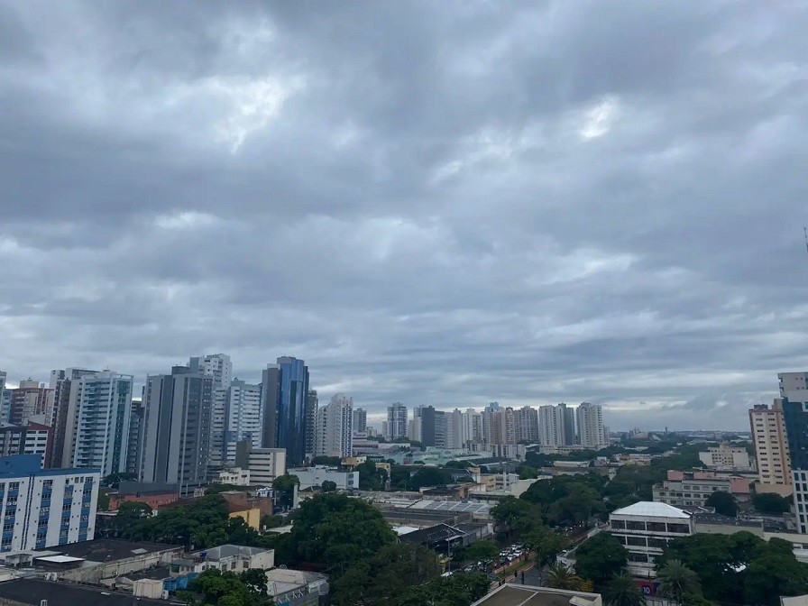 Terça-feira amanhece chuvosa em Maringá; instabilidade predomina ao longo do dia