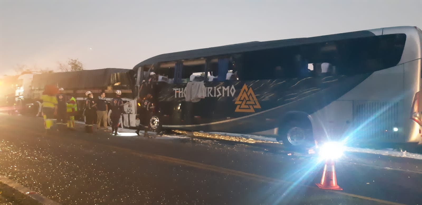 Grupo de desbravadores de Maringá se envolve em acidente na BR-369