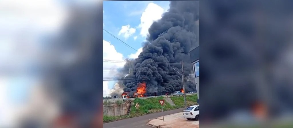 Acidente envolvendo caminhões no Contorno Norte de Maringá deixa ao menos dois mortos