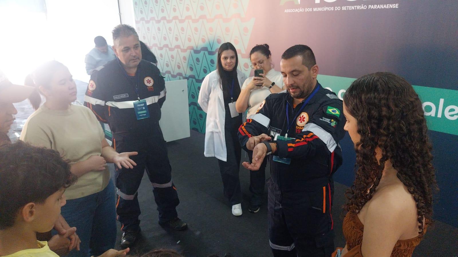 Visitantes da Expoingá aprendem manobras de reanimação cardíaca