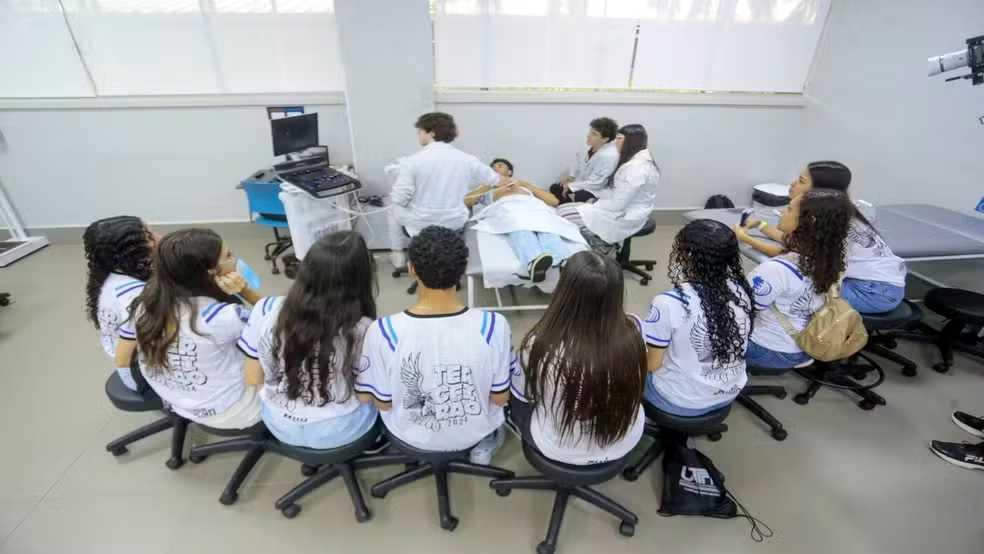 Integrado de Campo Mourão promove Feira das Profissões que inclui graduação em IA