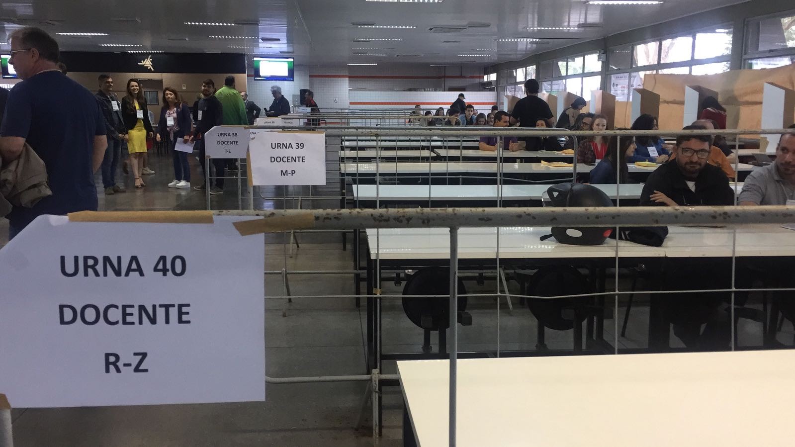 Quase 30 mil alunos, professores e agentes universitários elegem novo reitor ou reitora