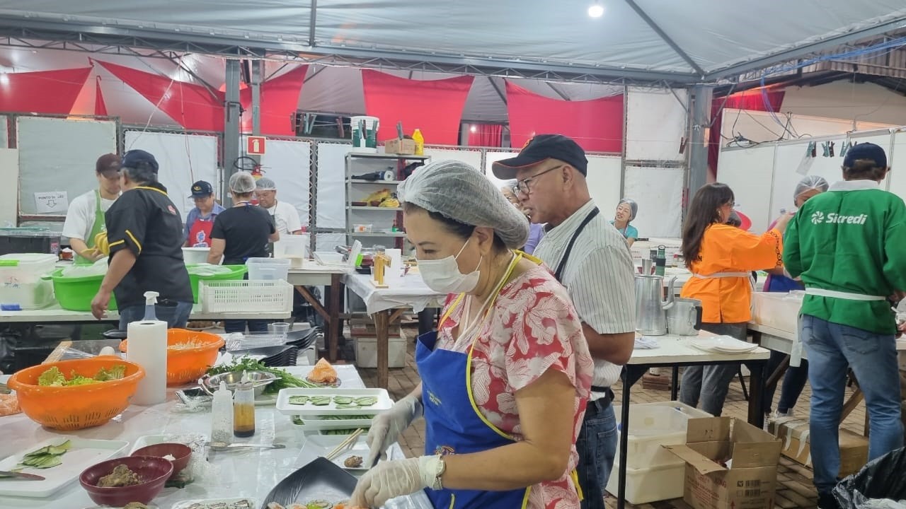 Festival faz sucesso com receitas das “batchans” e adaptações ao paladar