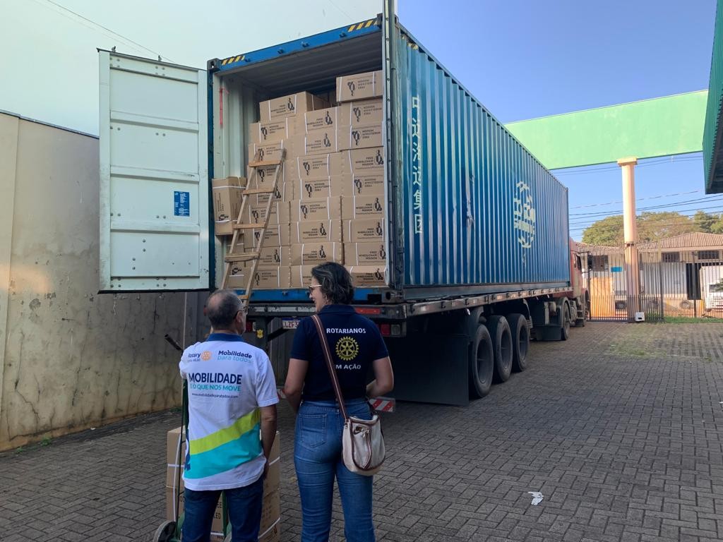 Programa voluntário de Maringá recebe 1 mil cadeiras de rodas para doação