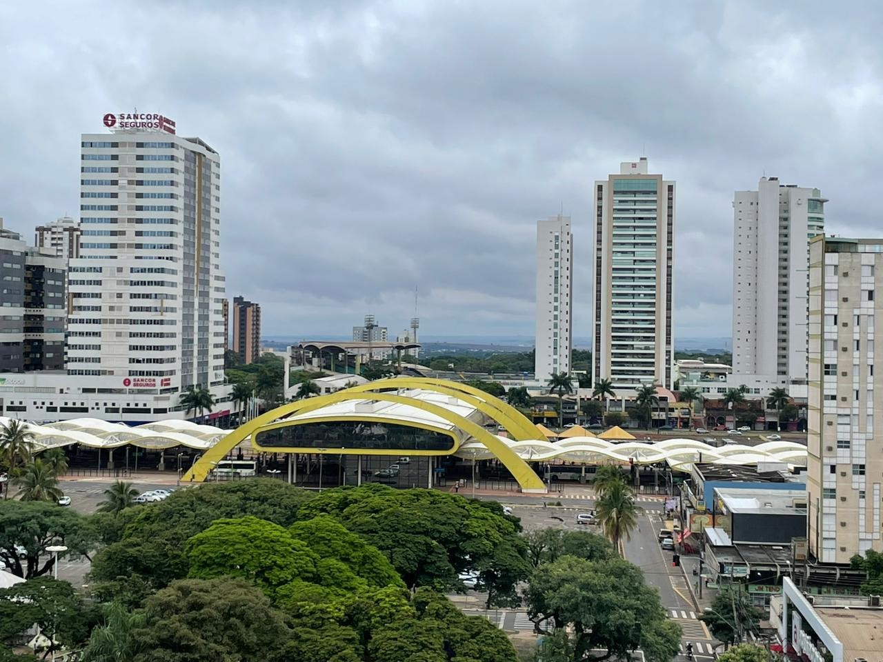 Sábado (11) com neblina e chuva em Maringá