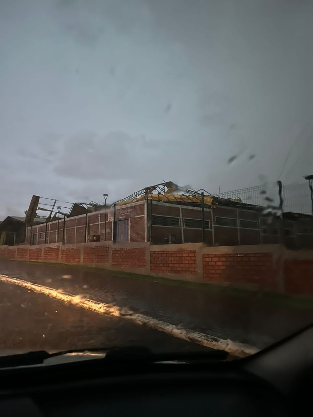 Temporal causa vários estragos em Capanema