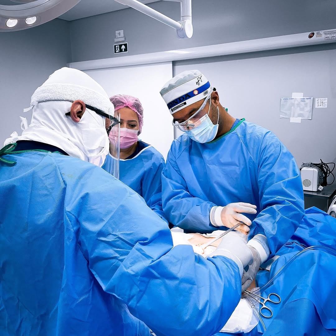 Cirurgia em paciente com gigantomastia retira mais de 10 kg de mama em Maringá