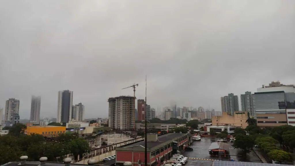 Domingo amanhece chuvoso em todo o Paraná; confira a previsão do tempo para Maringá