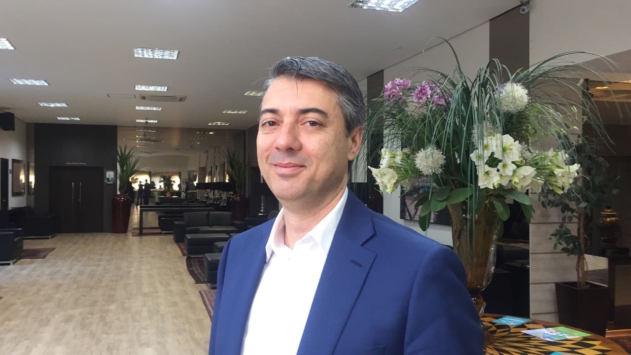 Vice-presidente do Instituto Renault fala sobre venda de carros