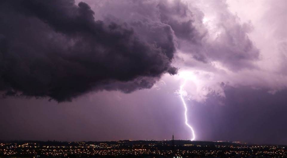 90% dos raios no Brasil acontecem durante a primavera e o verão