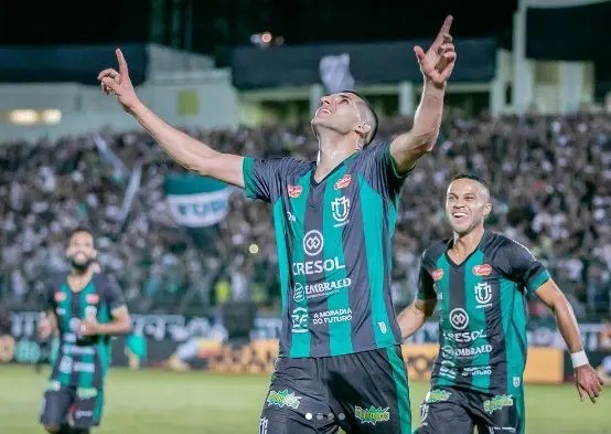 Maringá vence o Flamengo por 2 a 0 em partida histórica no Willie Davids