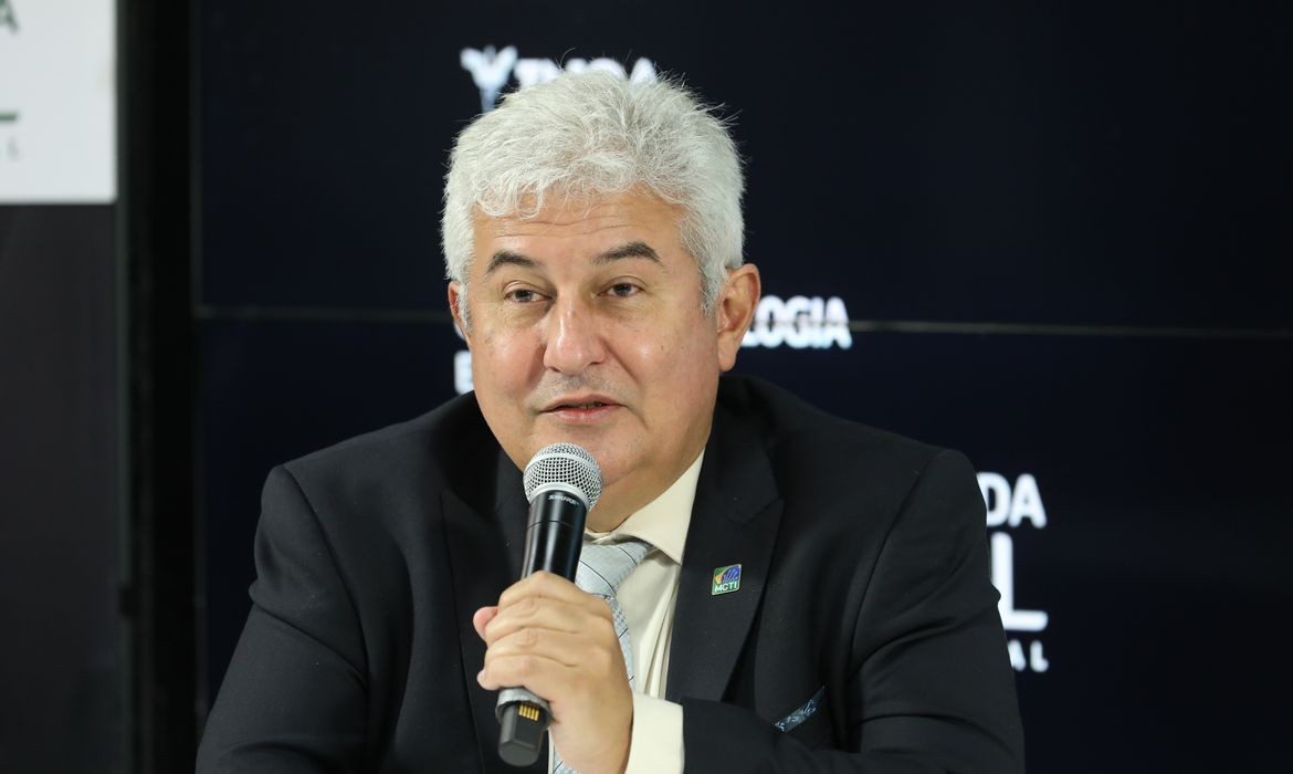 Ministro Marcos Pontes faz palestra na Semana Acadêmica da Feitep