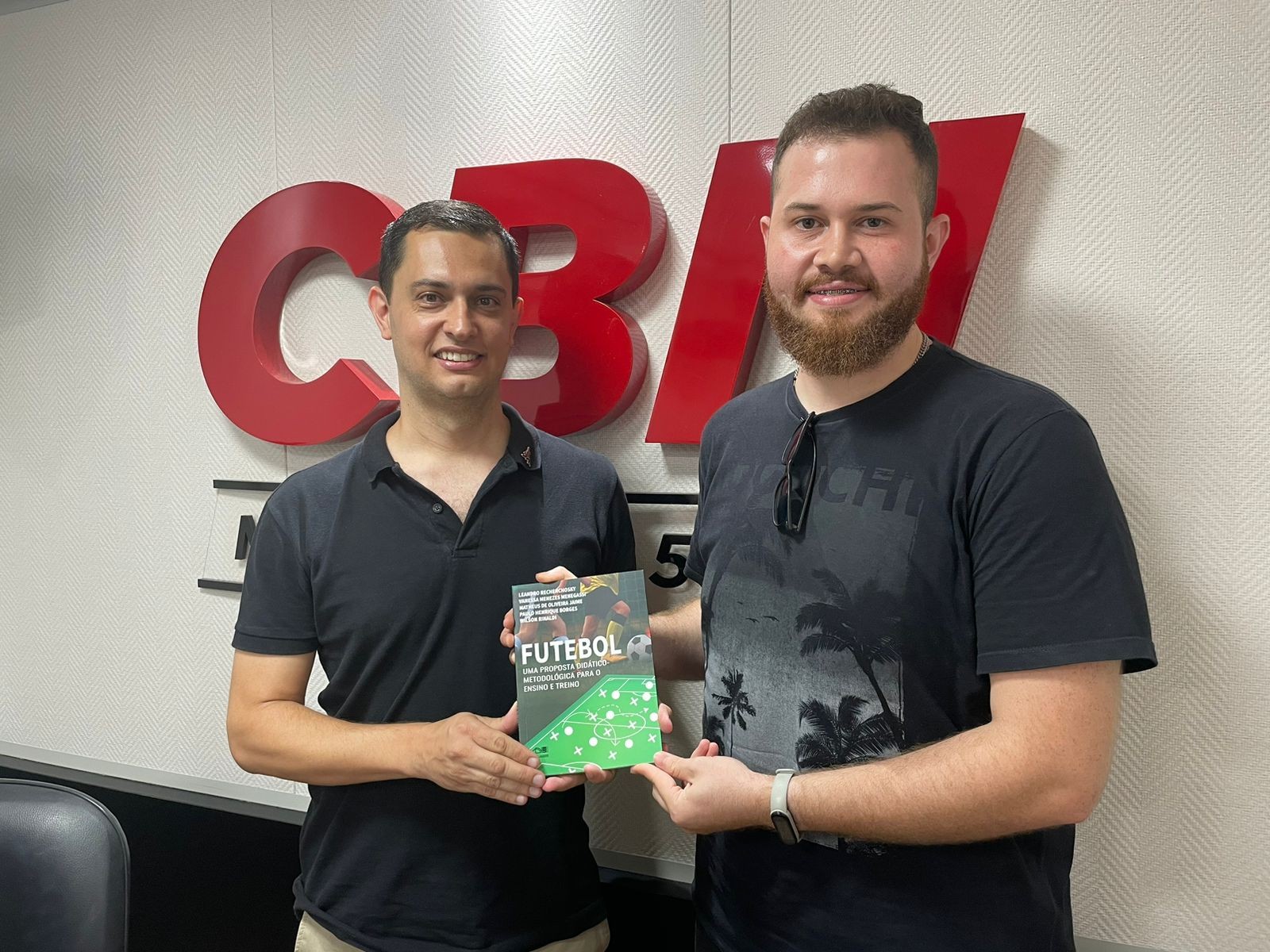 Livro propõe metodologia para ensino e prática do futebol