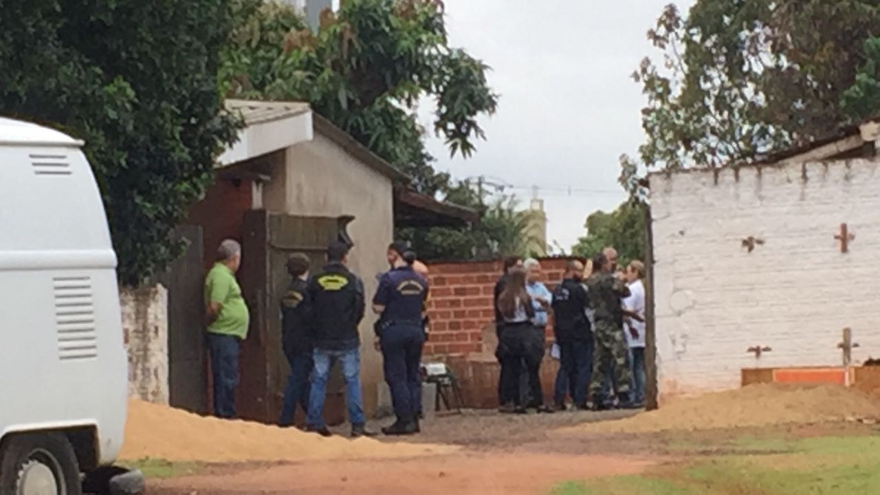 Dono de galos encontrados em chácara vai ser multado