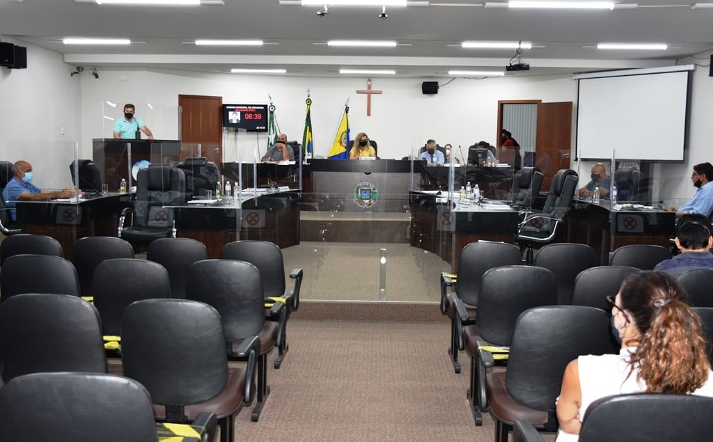 Após longa sessão, Câmara de Umuarama aprova cassação do prefeito