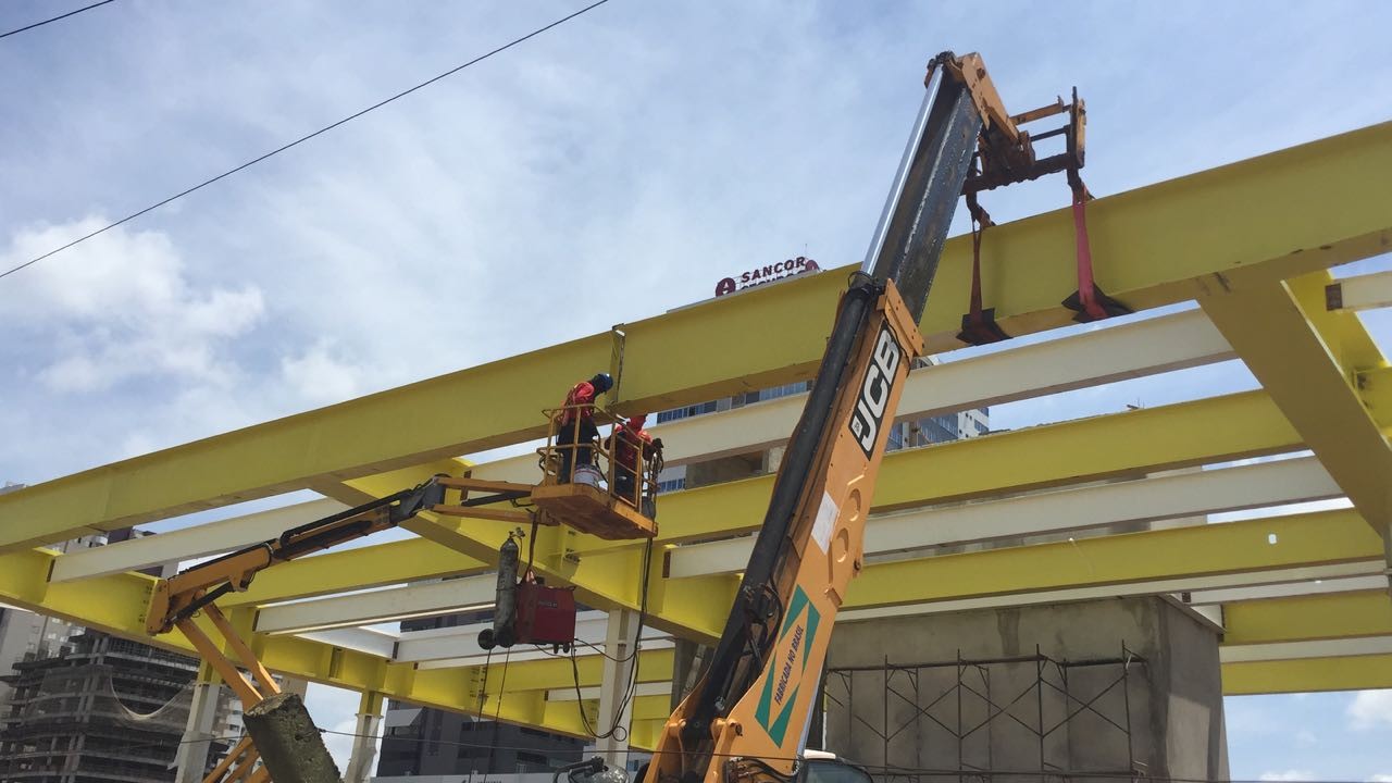 Com atraso, construção do terminal intermodal começa a ser vista