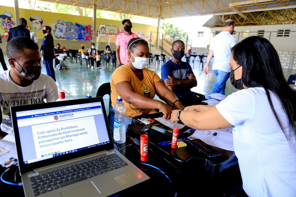 Prefeitura vai fazer mutirão para regularizar documentos de haitianos