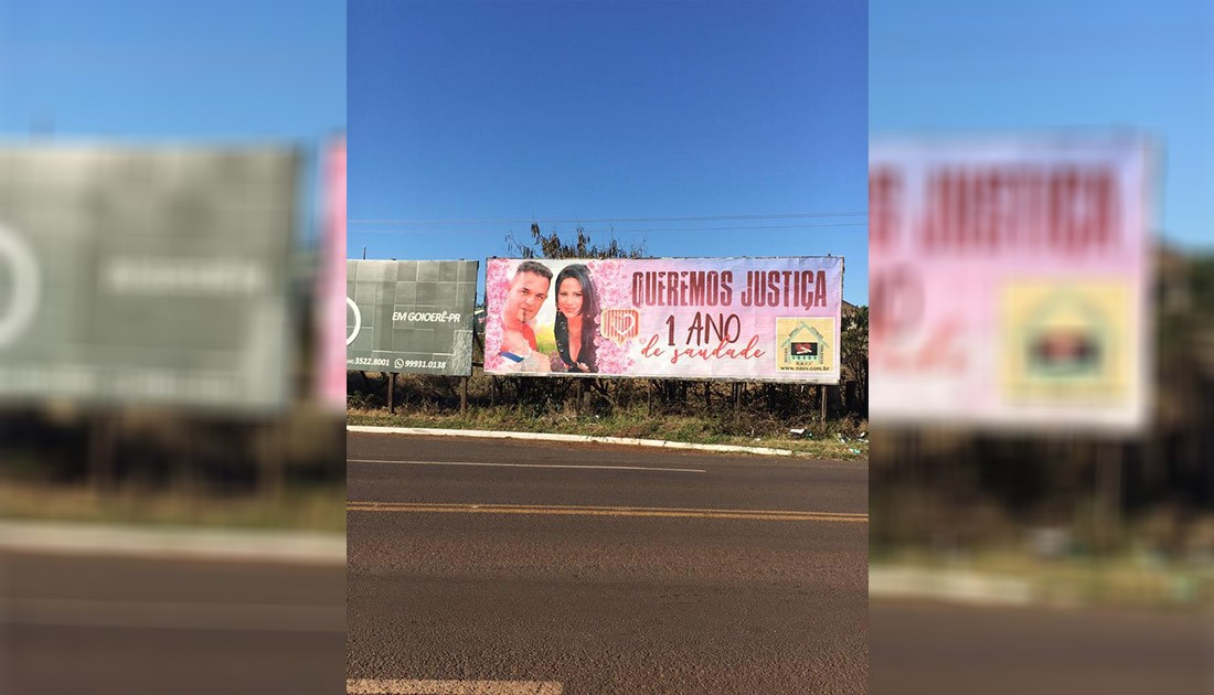 Família coloca outdoor para lembrar um ano do desaparecimento de casal