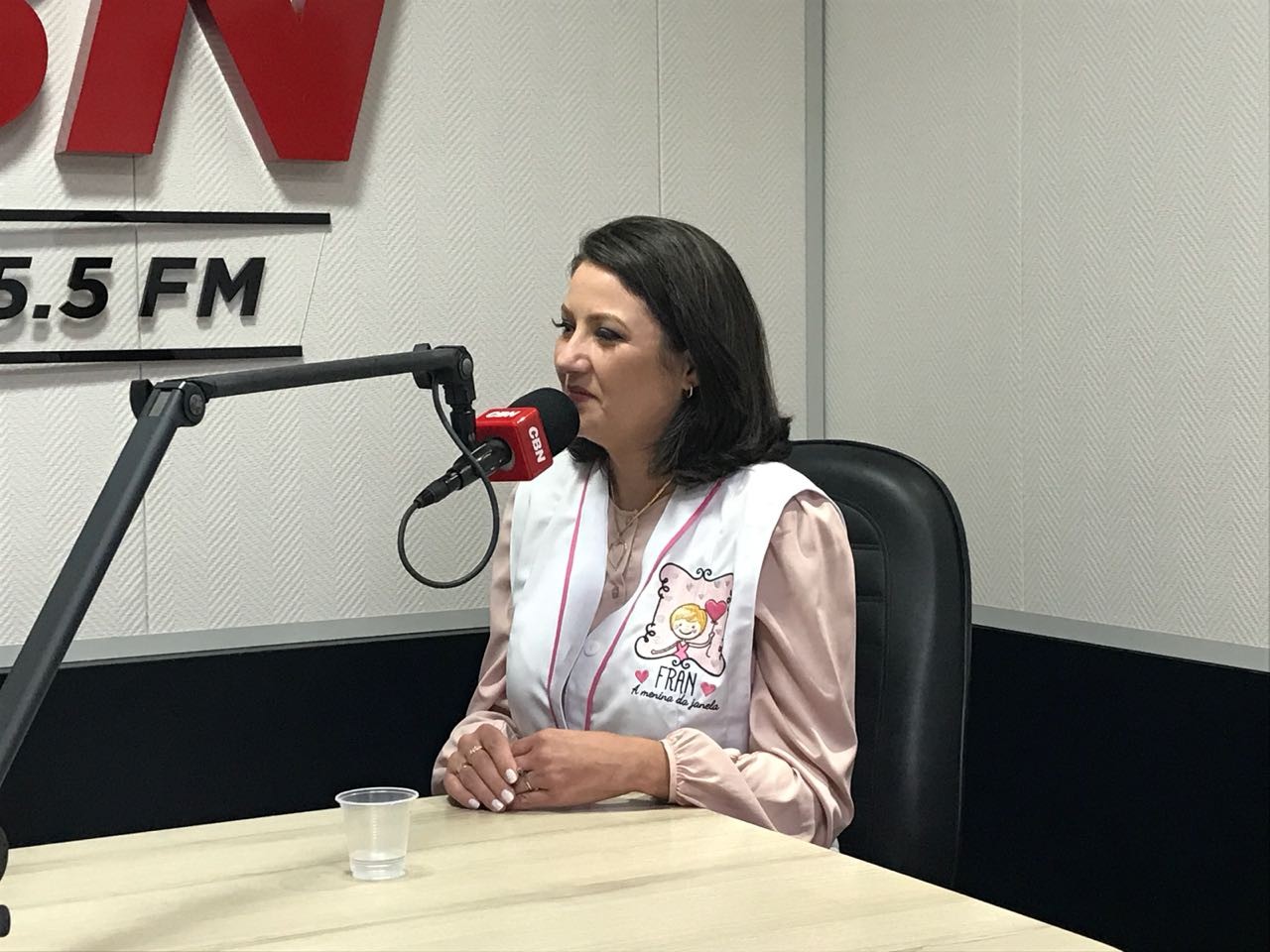 Jovem que venceu o câncer viaja pelo estado com palestras para crianças e adolescentes