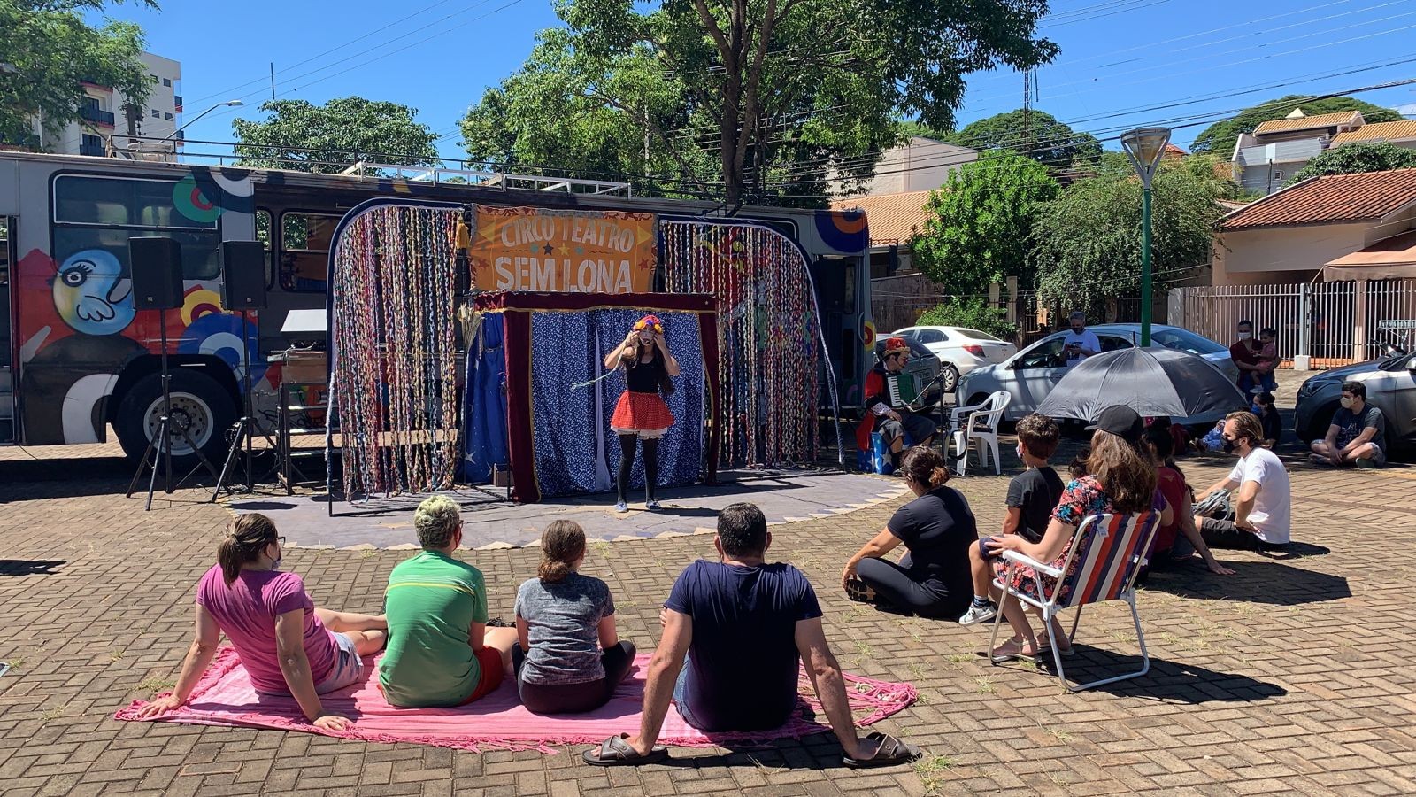 Apresentações gratuitas são realizadas no Buracão em Maringá