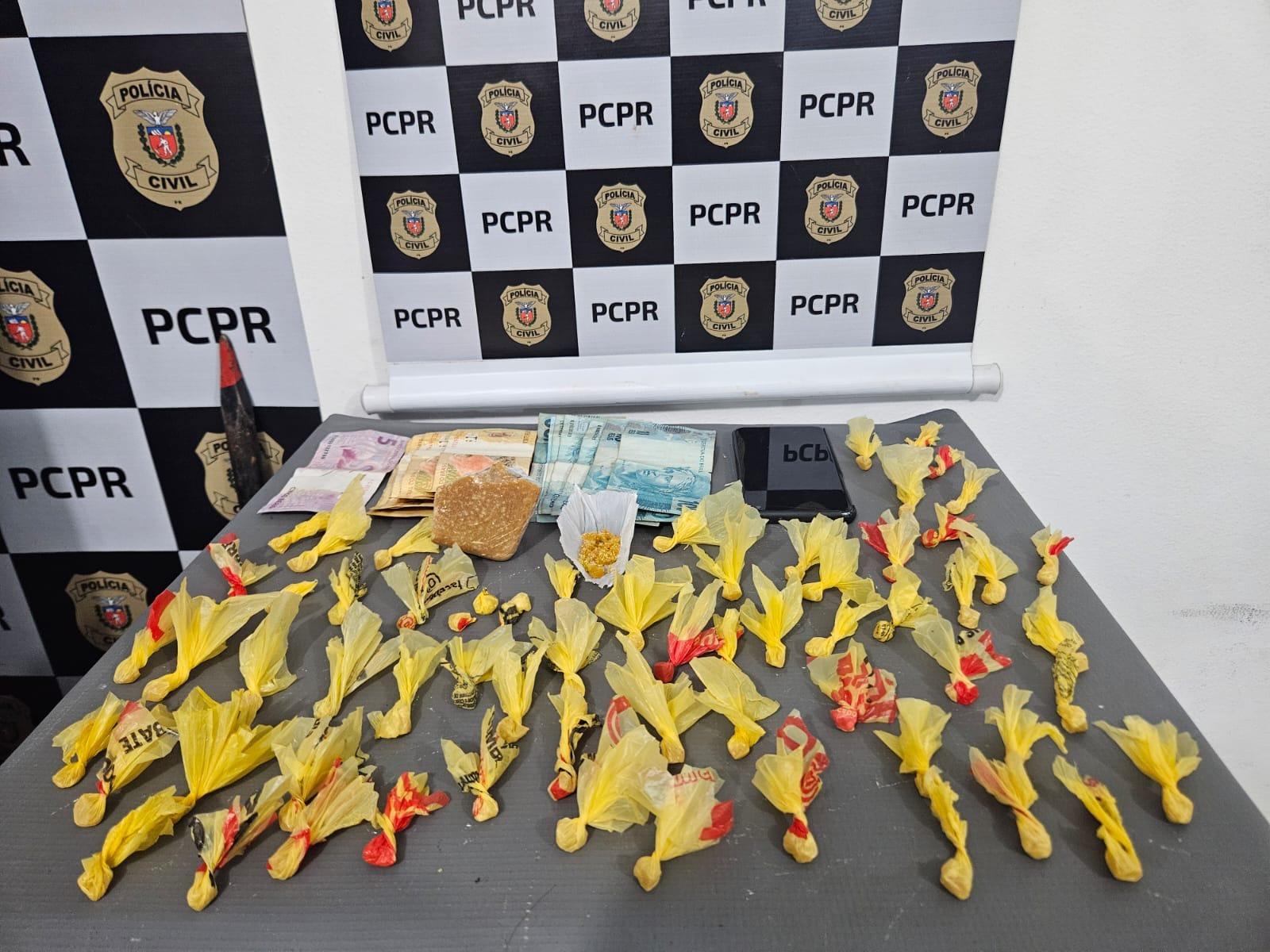 Operação da polícia prende suspeitos e apreende drogas em residência