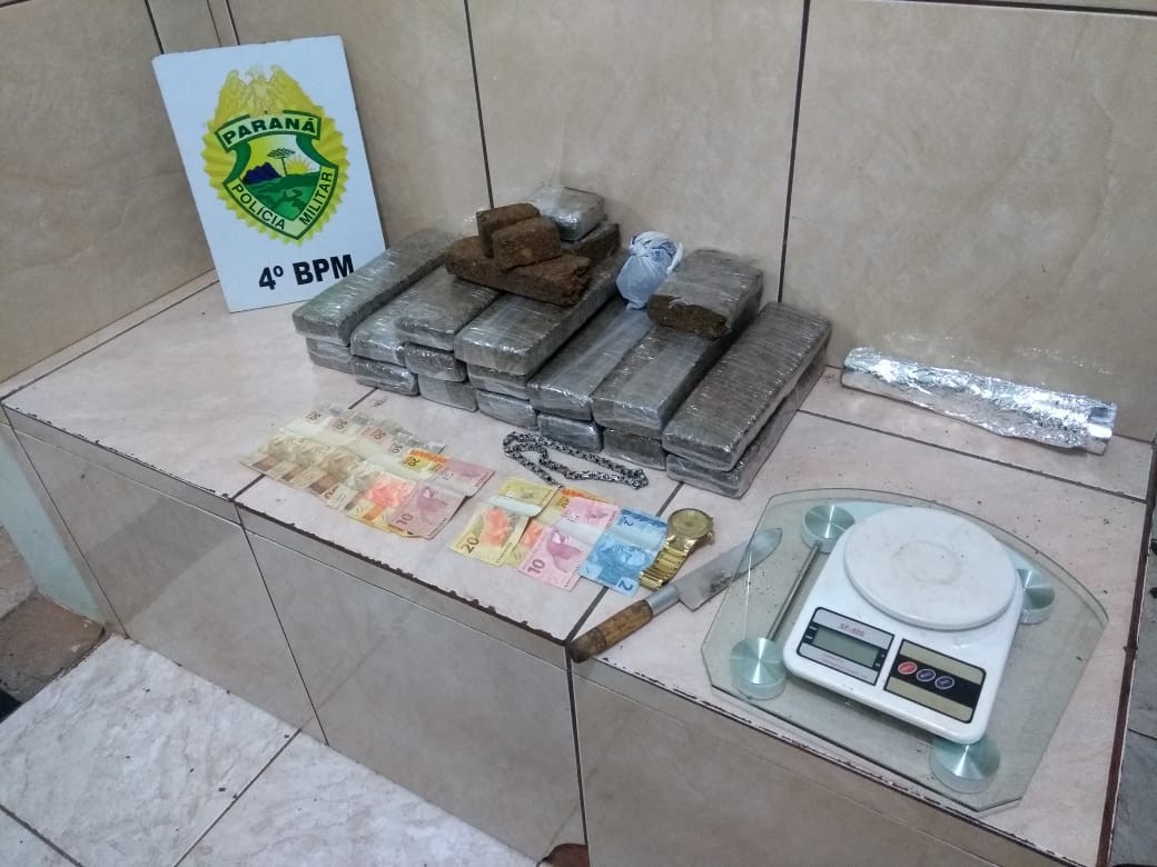 Homem é preso por receptação de carro roubado e tráfico de drogas