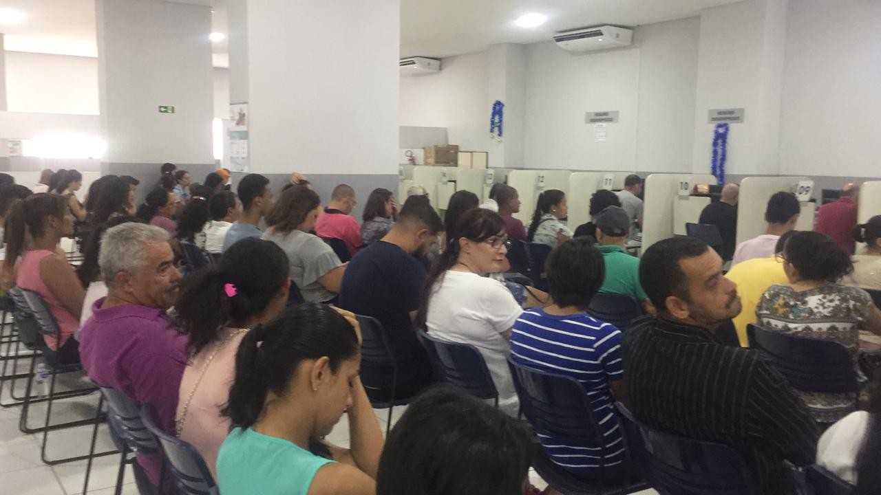 Agência do Trabalhador reabre com 375 vagas