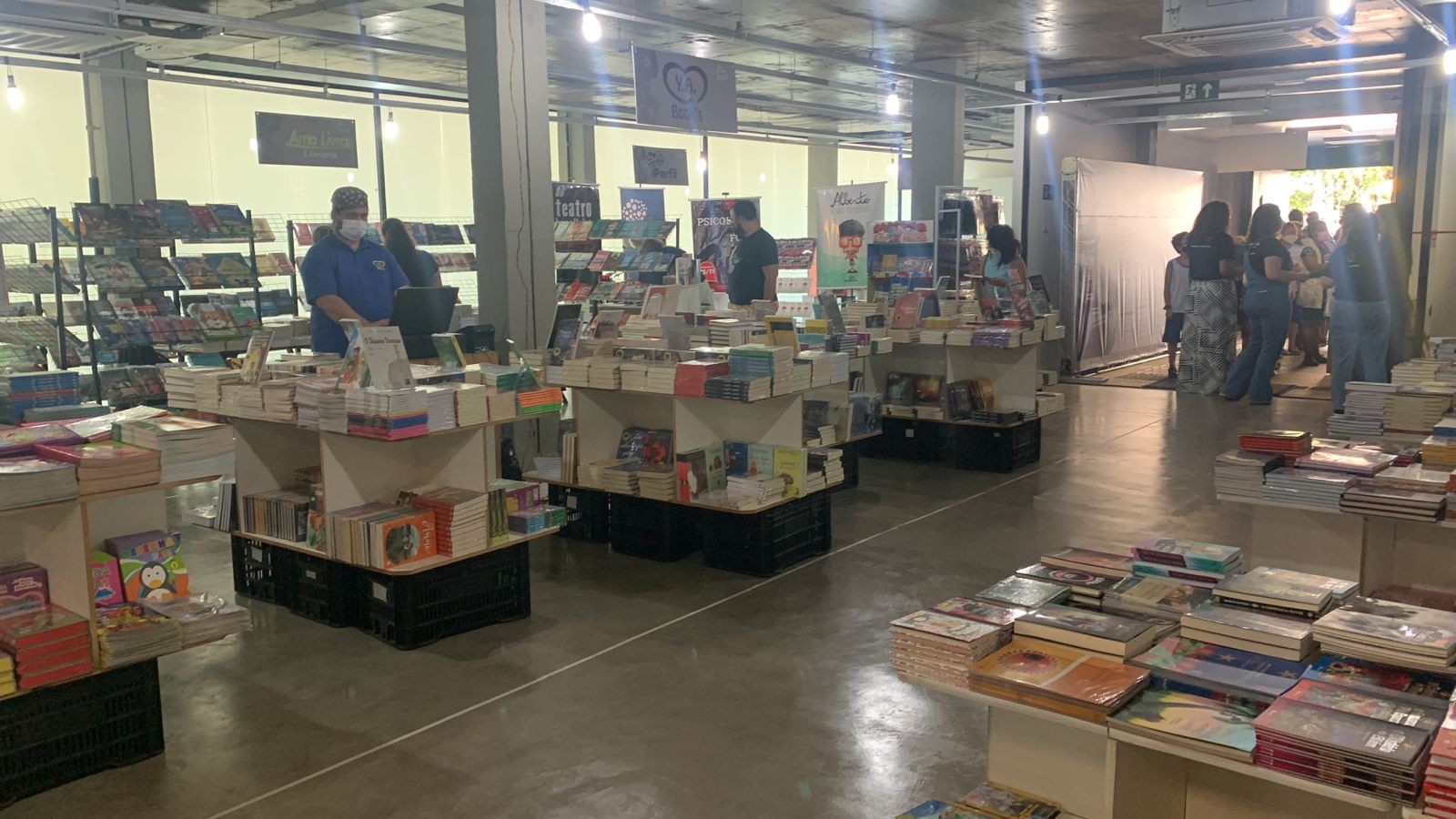 Começa a programação da Festa Literária Internacional de Maringá