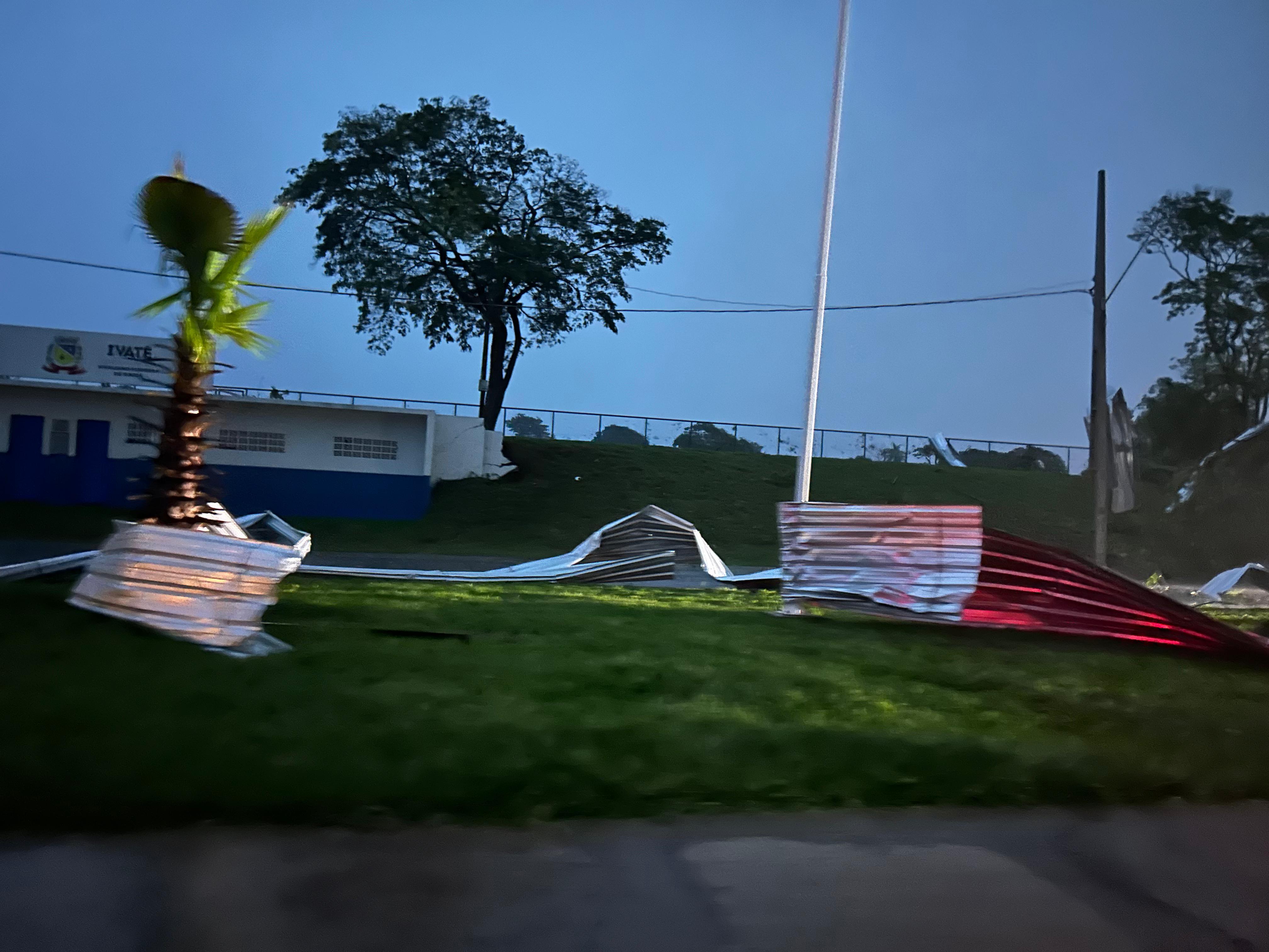 Vendaval provoca estragos em destacamento da PM em Ivaté