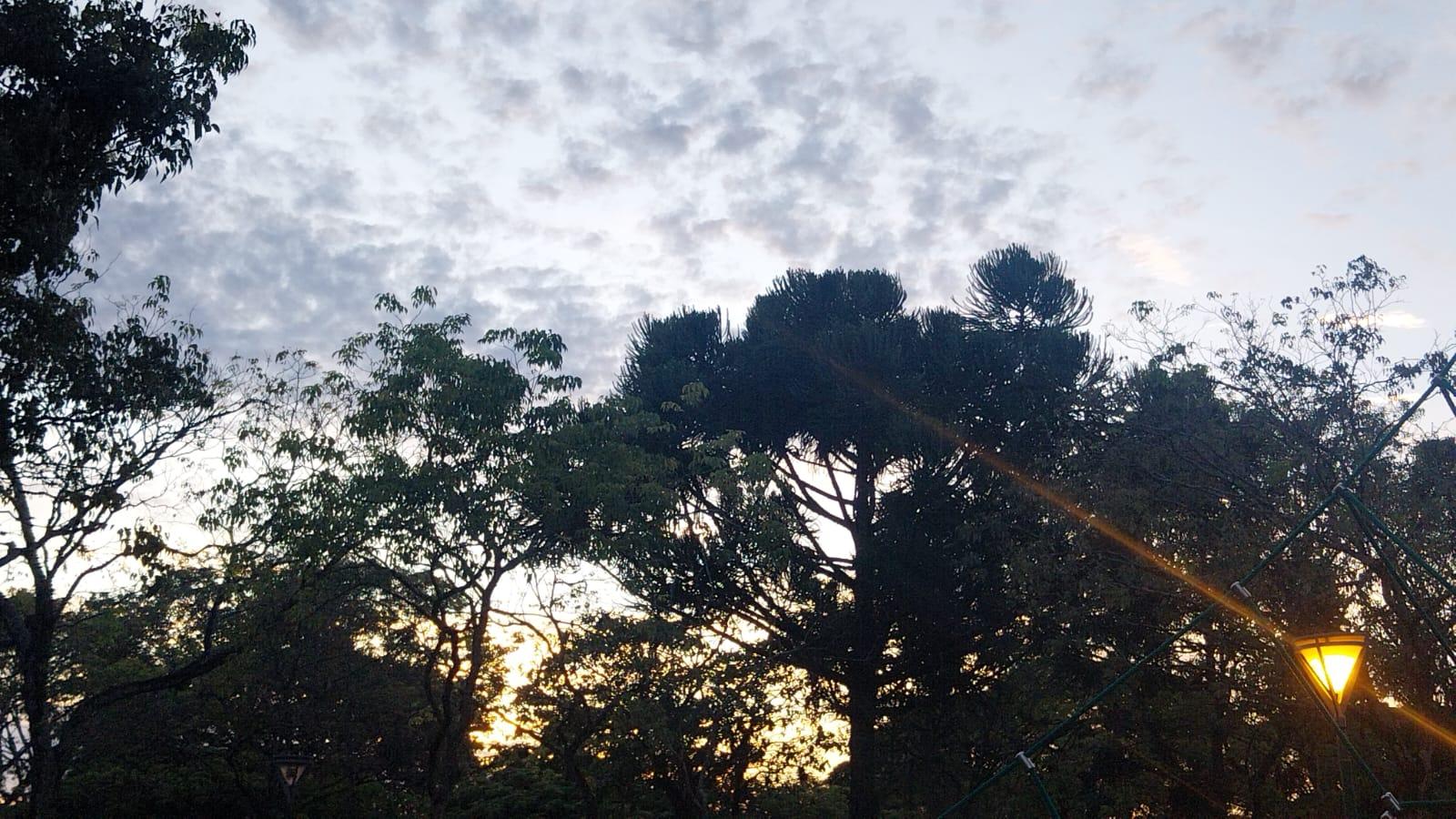 Domingo (4) de tempo firme e temperatura máxima de 27ºC