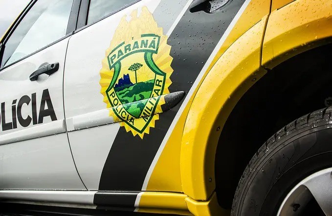 Briga na porta de colégio termina com mulher esfaqueada em Maringá