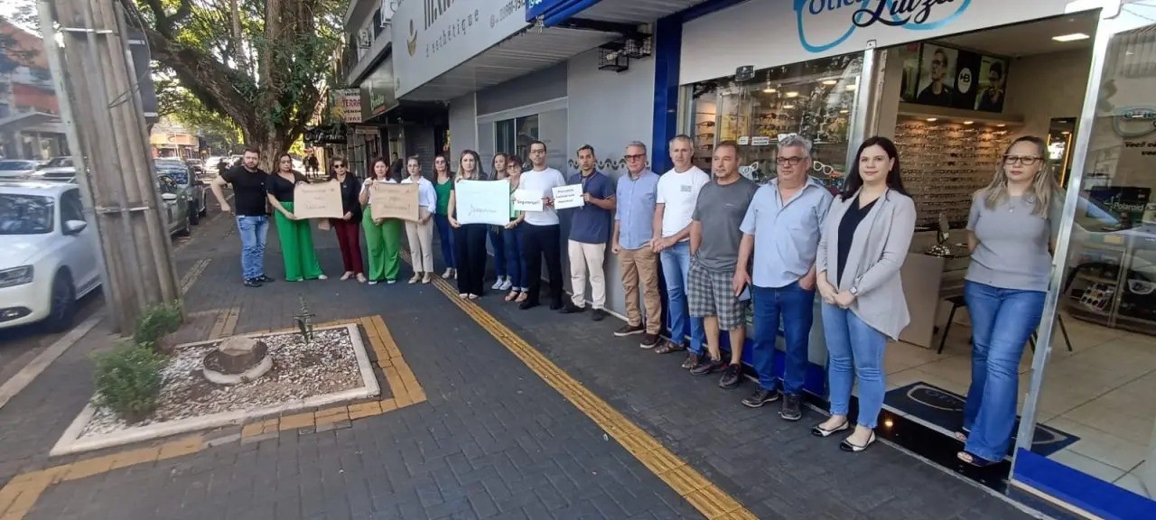 Comerciantes vítimas de furtos protestam no centro de Maringá: ‘angustiante’