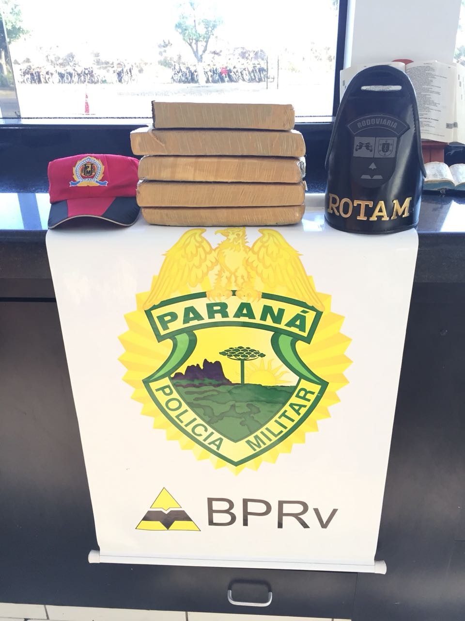 Motociclista sem CNH é detido com maconha na PR-323