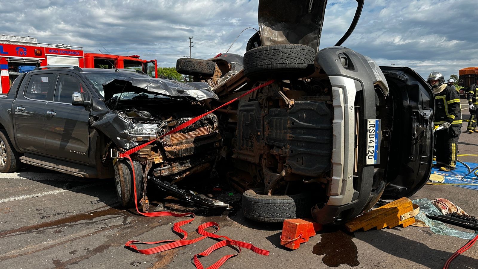 Três pessoas ficam feridas em acidente na BR-376