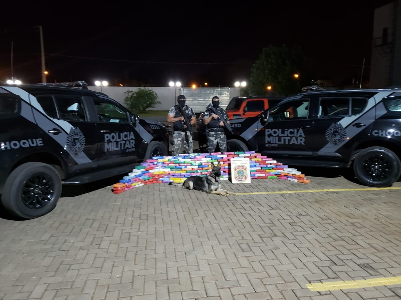 Idoso é preso transportando 171 tabletes de crack em carreta