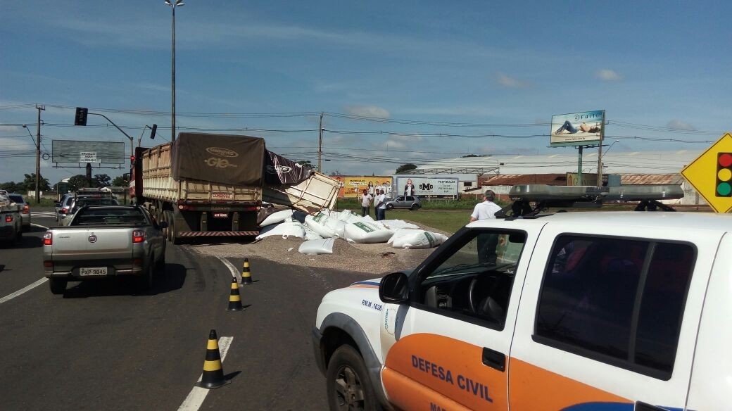 Acidente na Avenida Colombo deixa trânsito congestionado