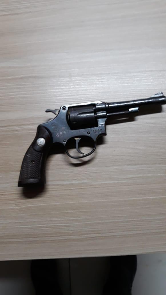 Homem é preso após tentativa de roubo em ônibus