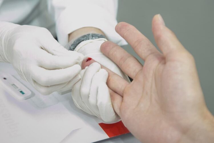 UEM oferece testagem rápida e vacinação contra a gripe