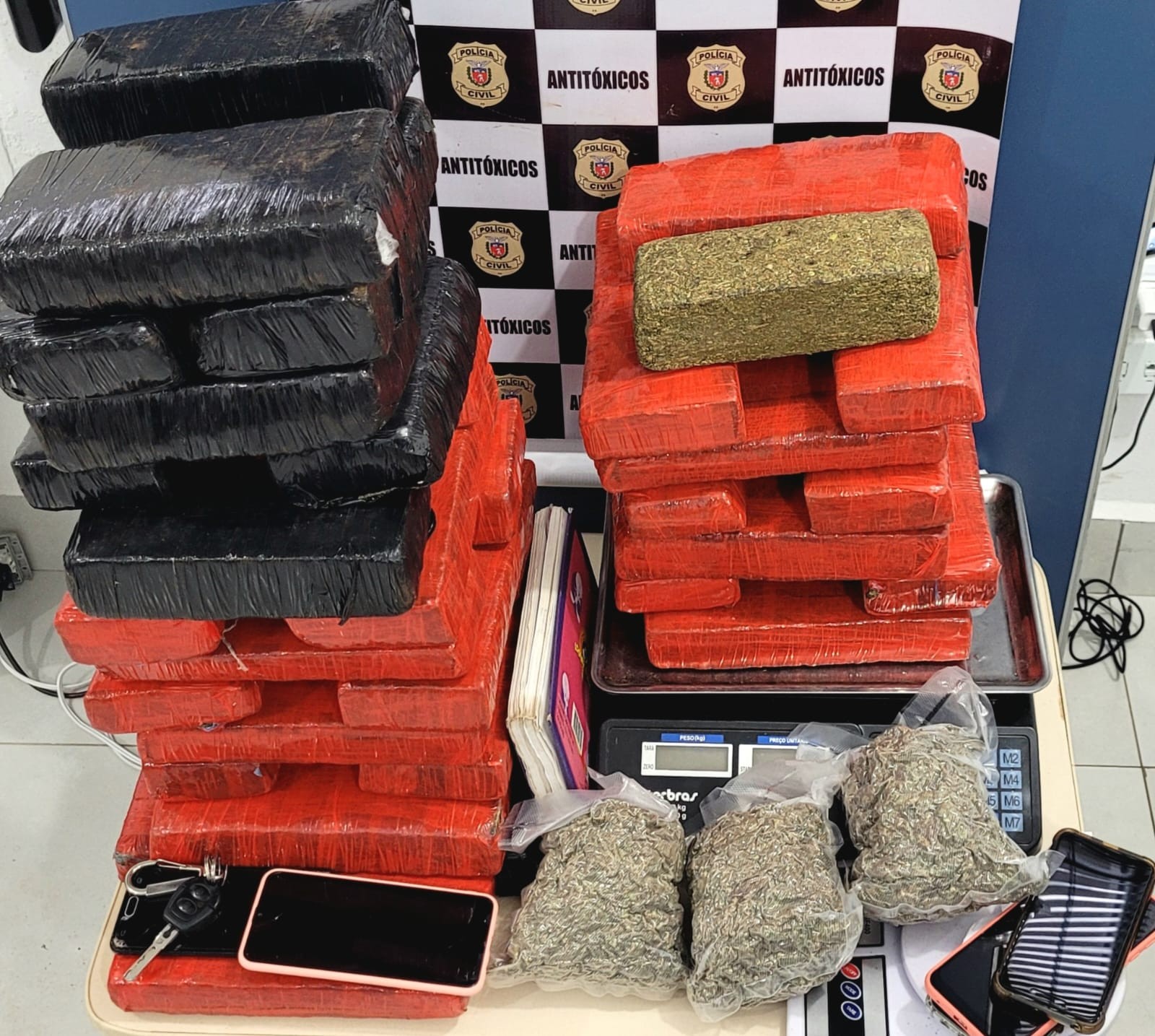 Polícia Civil apreende quase 30 kg de maconha em Maringá e Sarandi; vídeo