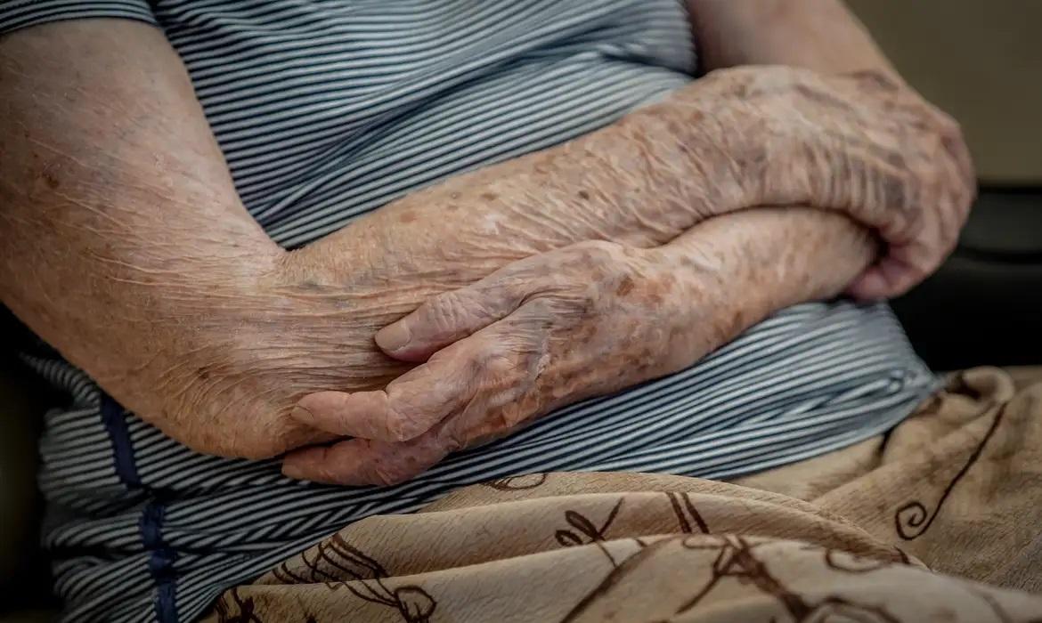 Parkinson: projeção aponta crescimento de 112% nos casos até 2050