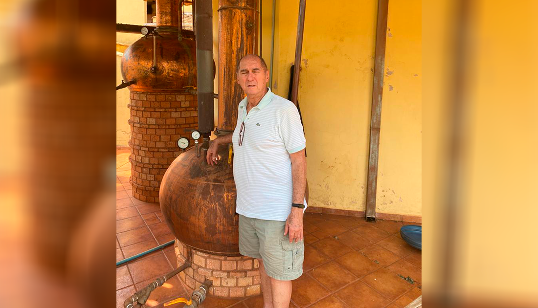 Na aposentadoria, economista realiza um sonho: produzir cachaça artesanal