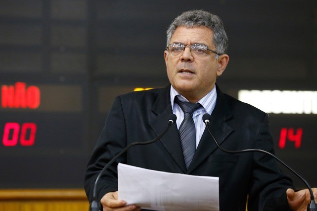 Vereador usa a tribuna para reclamar do fechamento do comércio