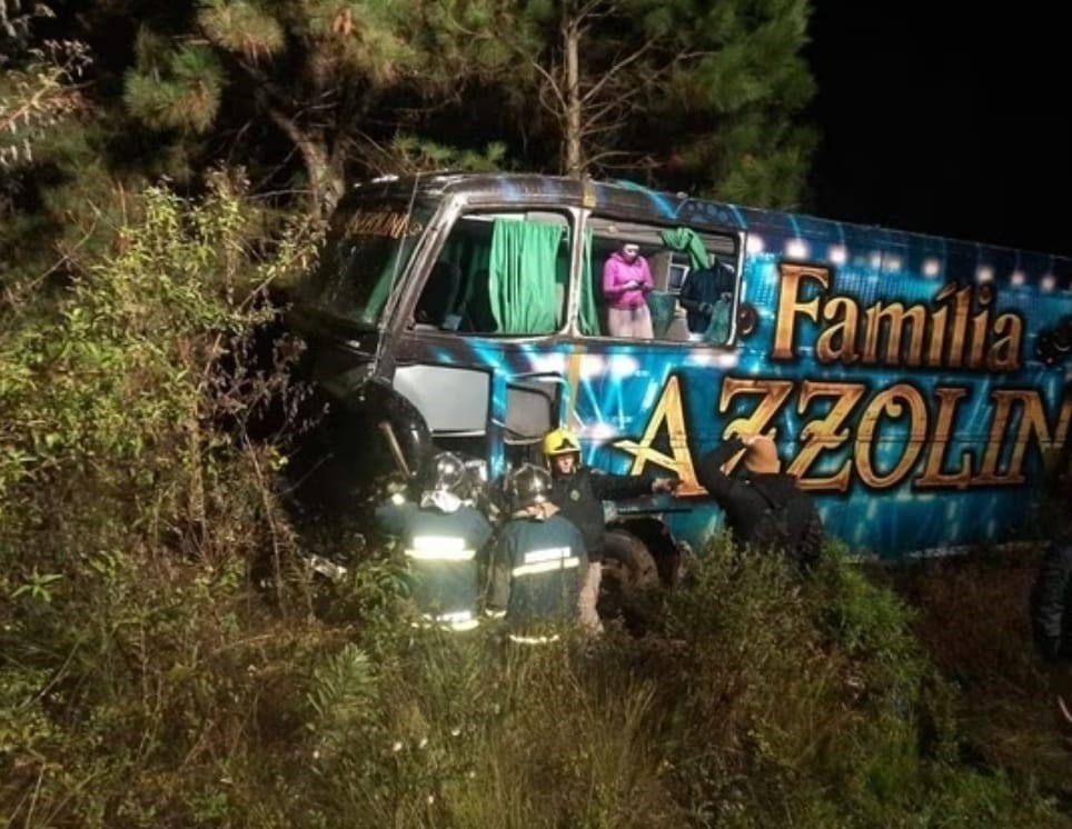 Clevelândia: acidente entre ônibus e um carro deixa dois mortos na PR-280