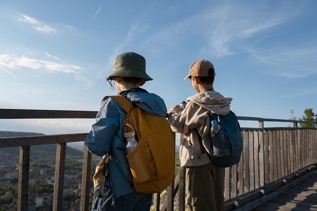 Como deve ser a autorização de viagem para menores de idade?